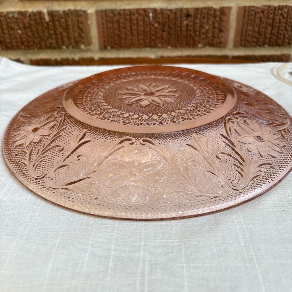 Vintage Indiana Glass Tiara Pink Sandwich Pattern Dinner Plates 10 1/4" Set of 2 - Picture 3 of 6